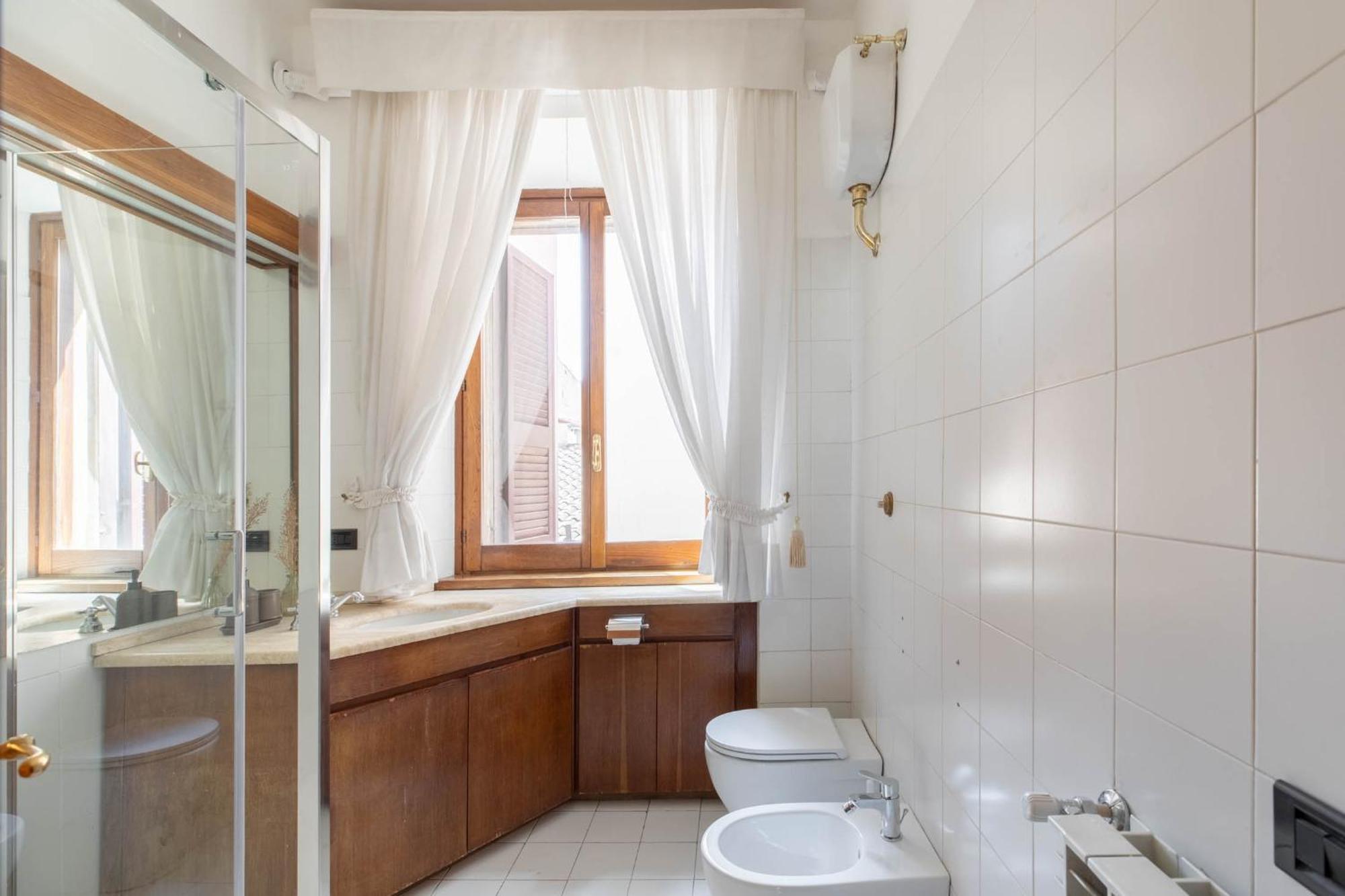 Iflat Pantheon's Roomy And Friendly * Rom