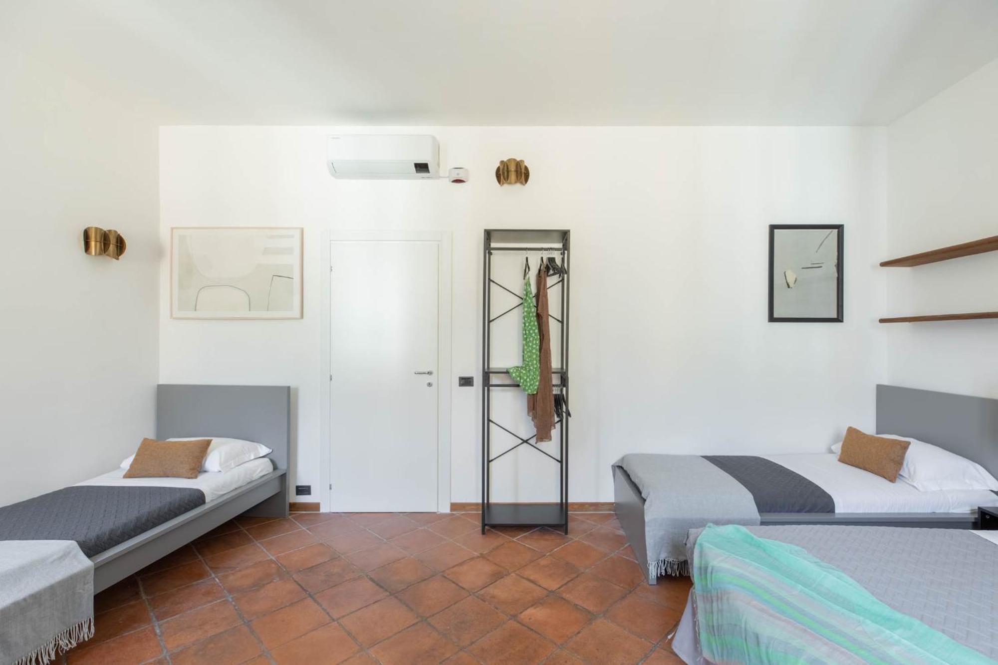Iflat Pantheon's Roomy And Friendly Rom