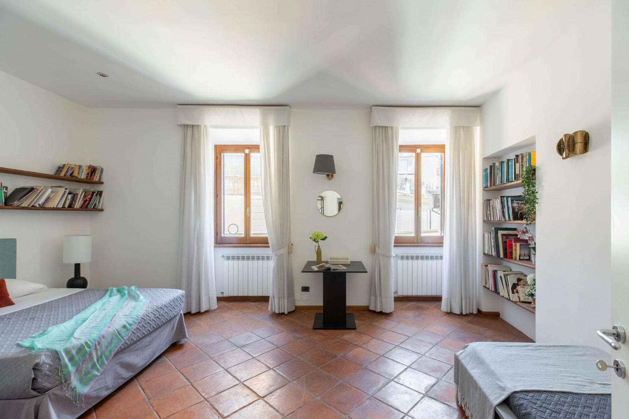 Apartment Iflat Pantheon's Roomy And Friendly Rom