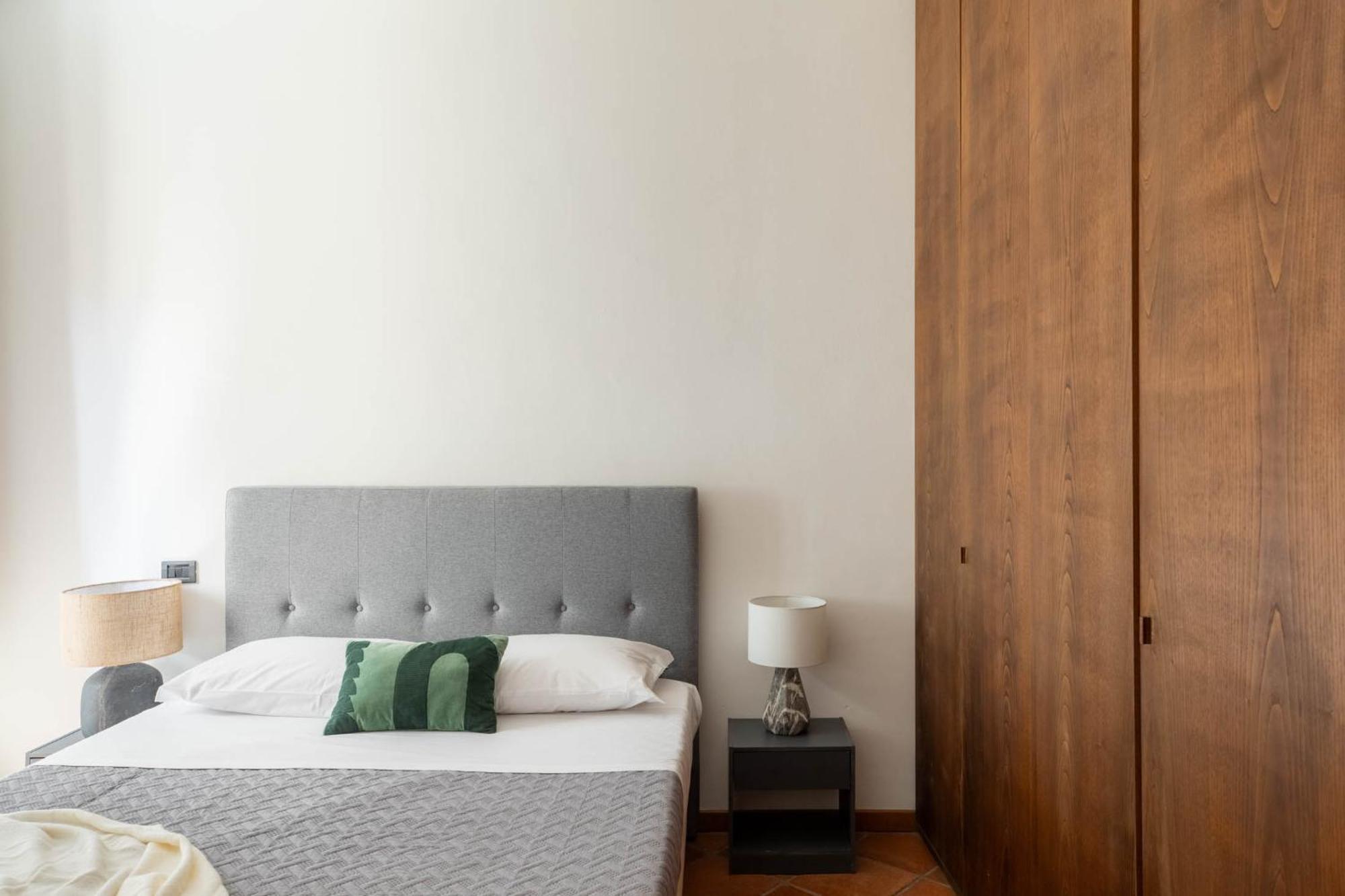 Iflat Pantheon's Roomy And Friendly Apartment Rom
