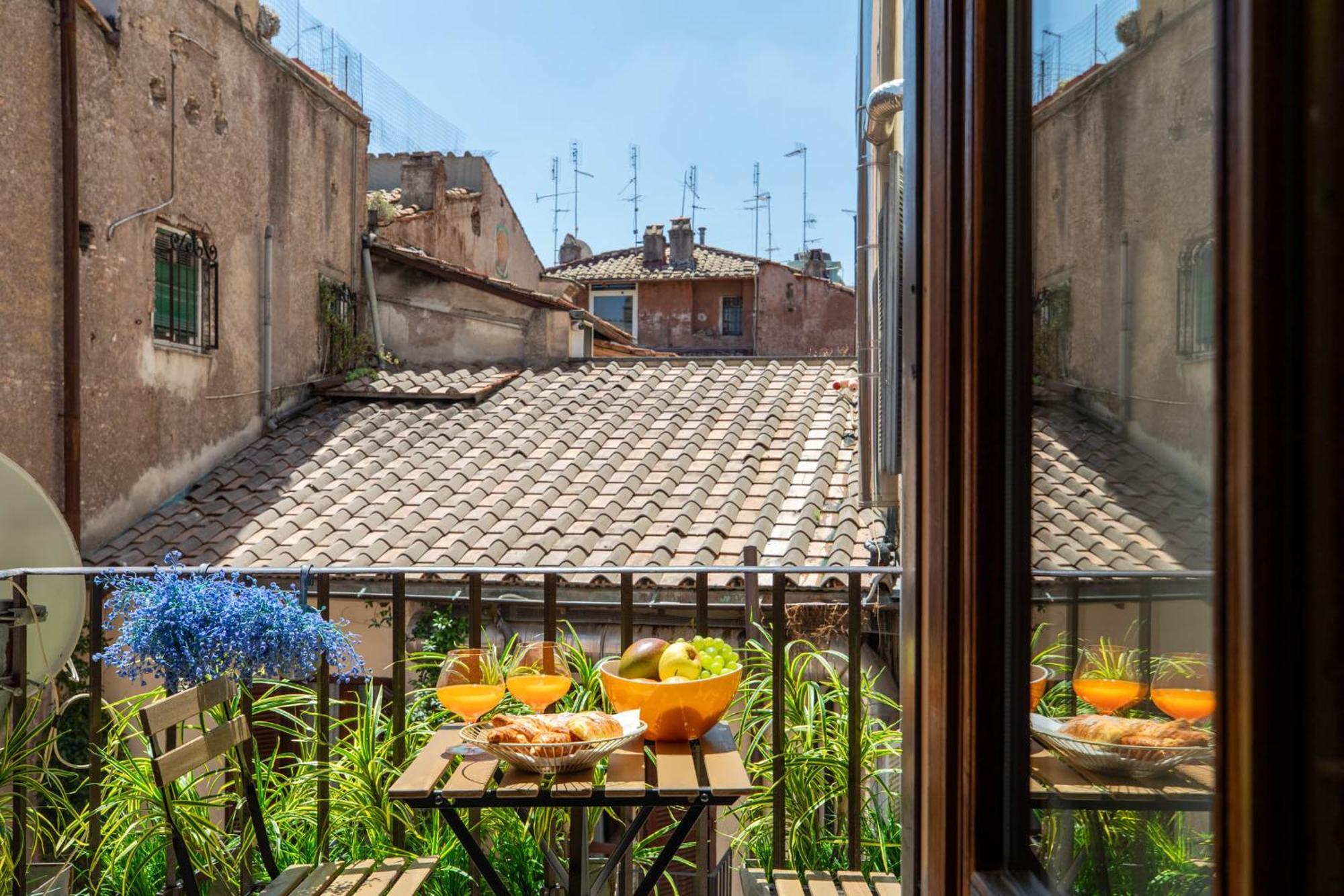 Iflat Pantheon's Roomy And Friendly Apartment Rom